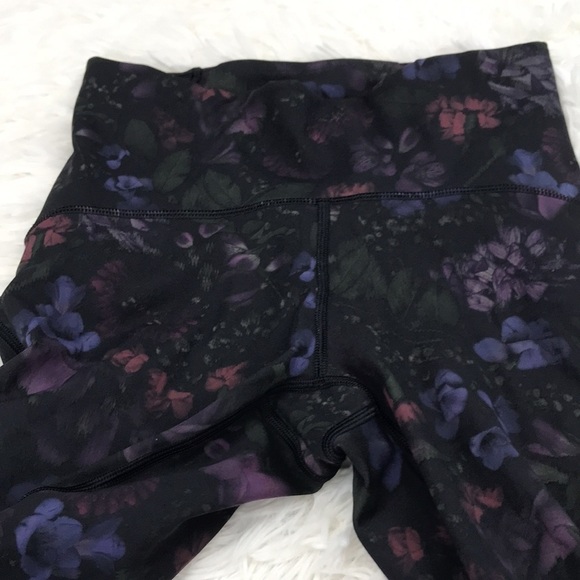 🔥$SALE$🔥 Lululemon Train Times Crop (17")Frozen Flourish - Picture 3 of 6